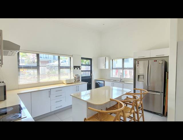 4 BEDROOM HOUSE FOR SALE IN PALM LAKES ESTATE